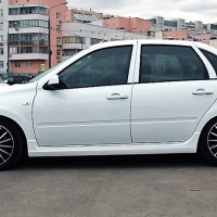 Накладка на порог оригинальная (левая) Лада Гранта Спорт (окрашенная)